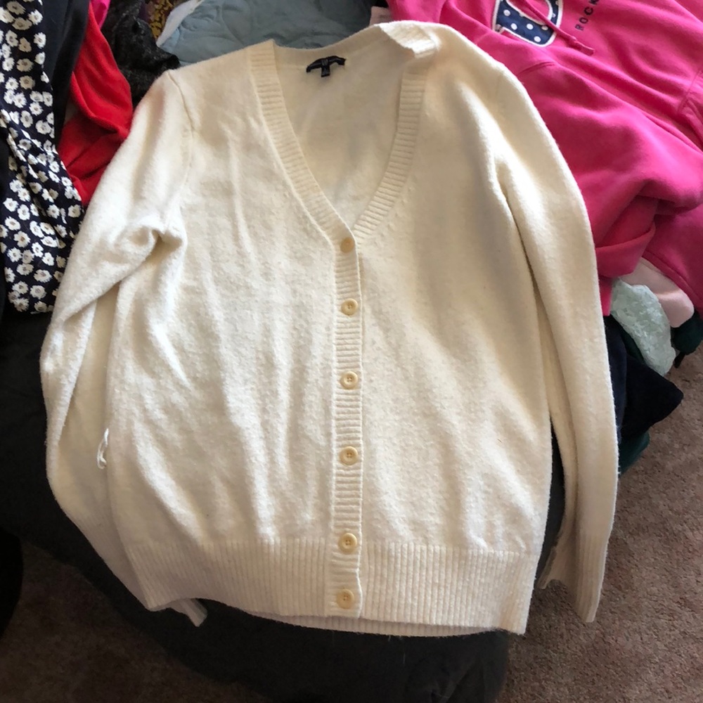 Cream GAP cardigan